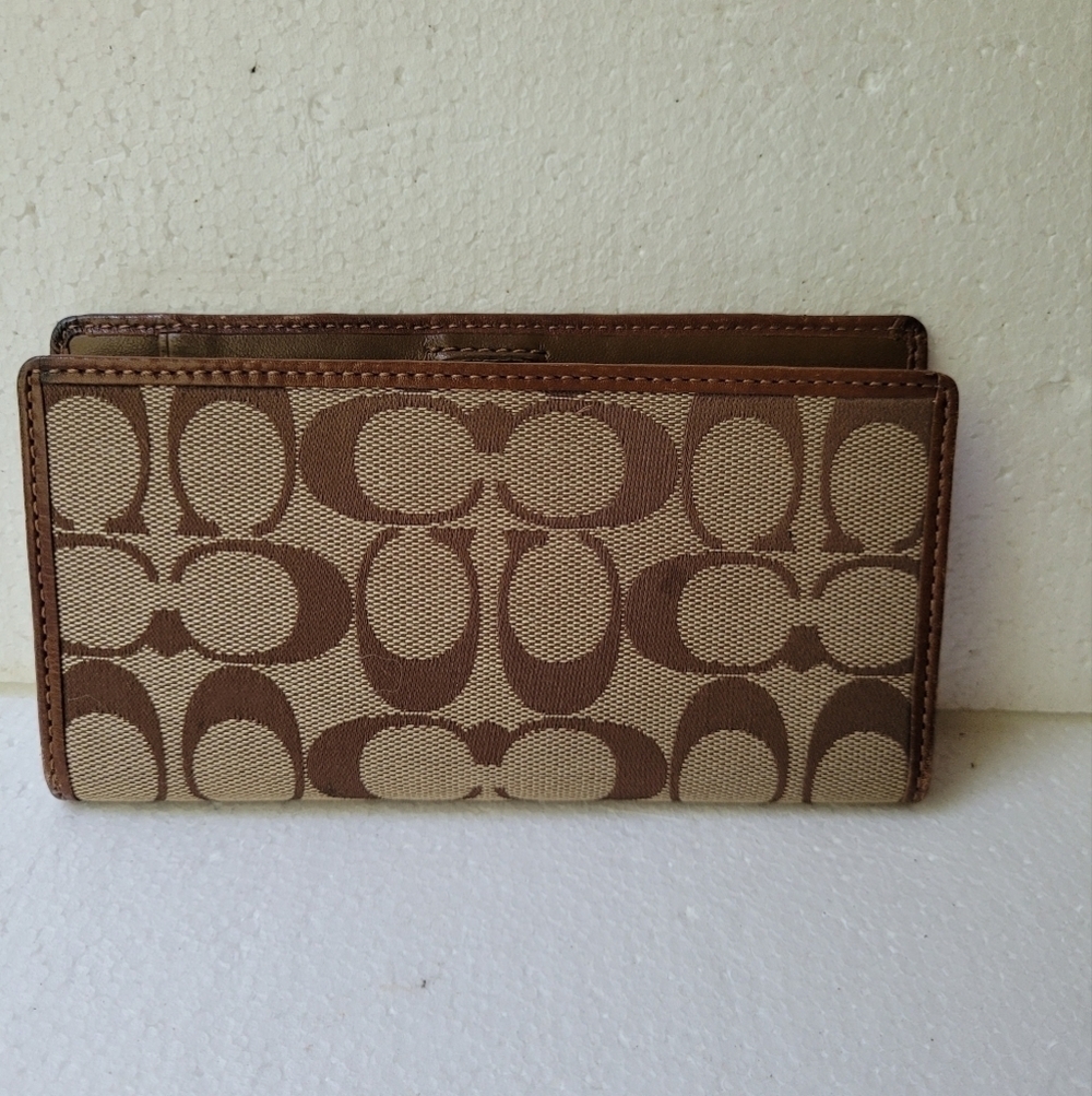 Coach Logo Wallet Checkbook Cover Vintage Brown and Beige Cloth & Leather READ*